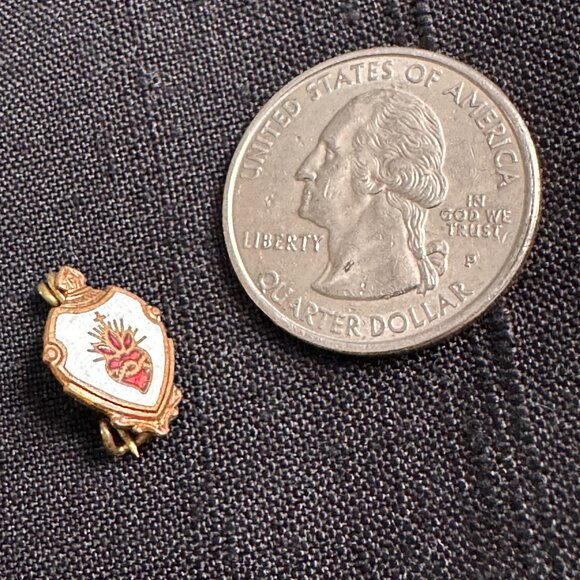 Vintage Sacred Heart of Jesus Enameled Metal Pin Brooch - Catholic Christianity - Picture 2 of 3